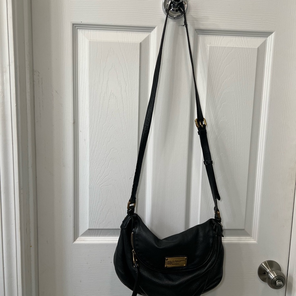 Marc Jacobs Classic Black Leather Q Natasha
Crossbody Shoulder Bag